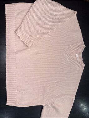 GAP v neck cropped sweater. size XXL. dull rose color. new without tags.